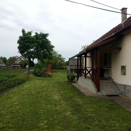 Villa Oeregakac Vendeghaz Tiszaladány Exterior foto