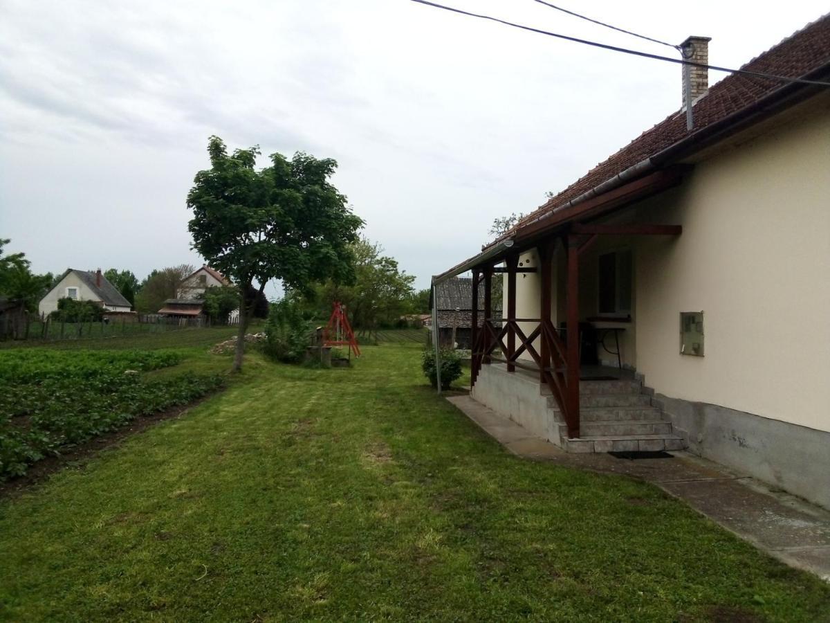 Villa Oeregakac Vendeghaz Tiszaladány Exterior foto
