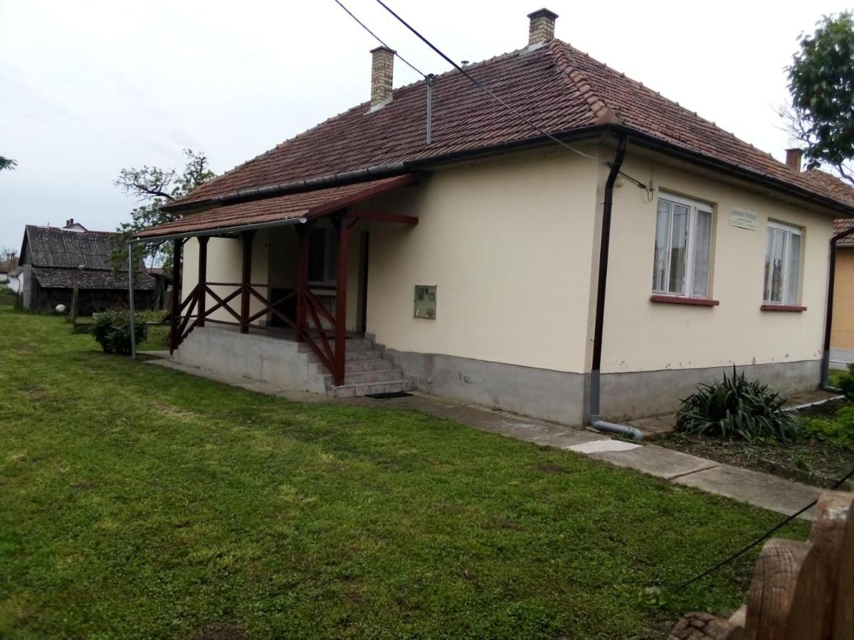 Villa Oeregakac Vendeghaz Tiszaladány Exterior foto