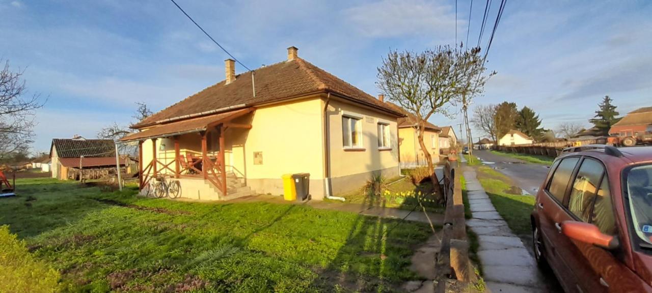 Villa Oeregakac Vendeghaz Tiszaladány Exterior foto